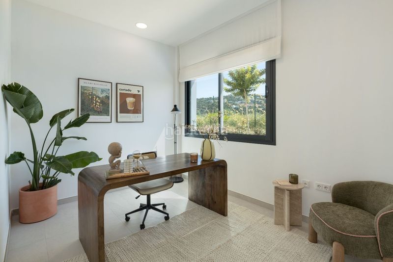 Foto c7993ce5-6692-43d8-87c7-dac4bfb9f22d. Casa adossada a Río Real Marbella