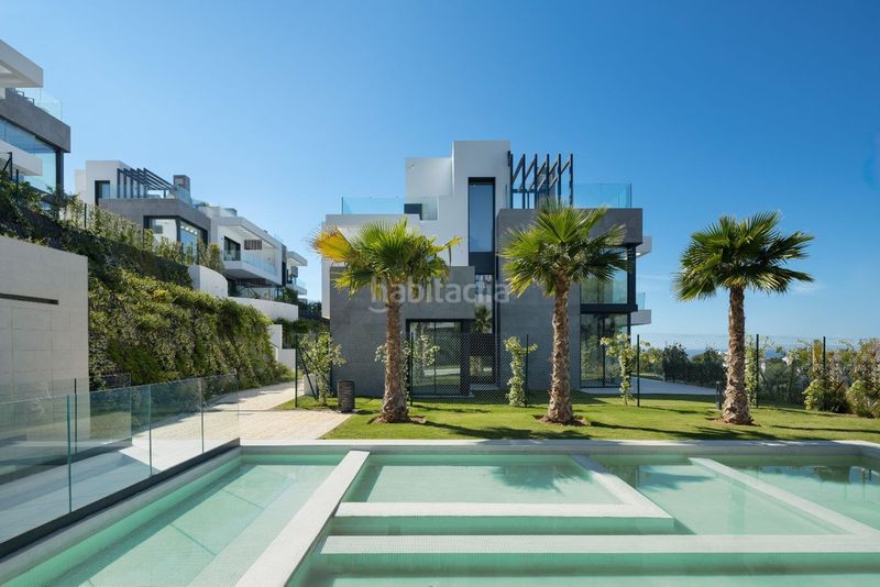 Foto dca1f956-0342-41eb-bde7-cfa24fe5257b. Casa adossada a Río Real Marbella