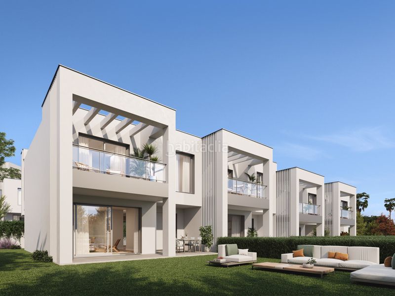 Foto c0a80b59-cd22-4f48-8ca0-8c85ab585e61. Casa adossada a Real de Zaragoza Marbella