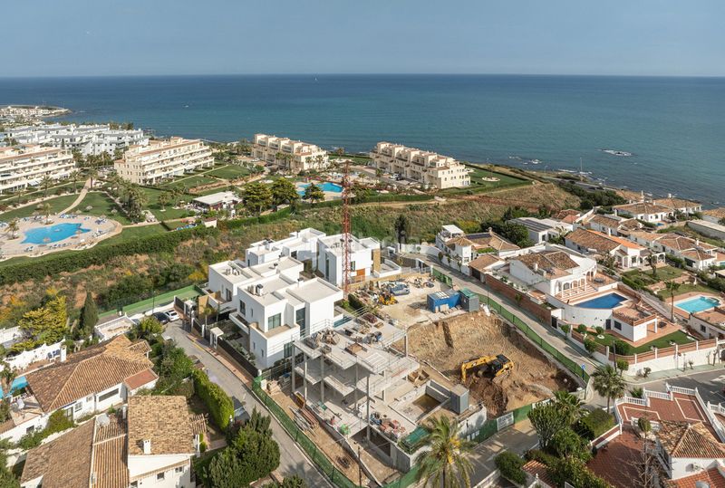 Foto 3b3ac947-a5bb-43b1-86d2-2d4505230694. Casa a Las Flores Mijas