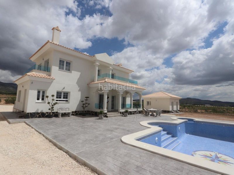 Foto 90c23c0a-24db-4ff8-b672-c3f4d4a89b02. Casa amb aparcament a Pinoso