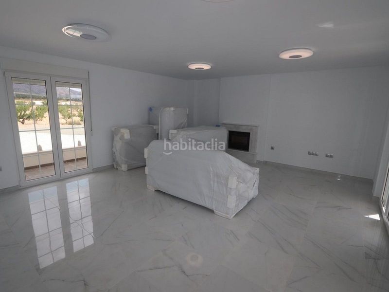 Foto db4b9976-d7ef-47ad-b092-0dc648135112. Casa amb aparcament a Pinoso