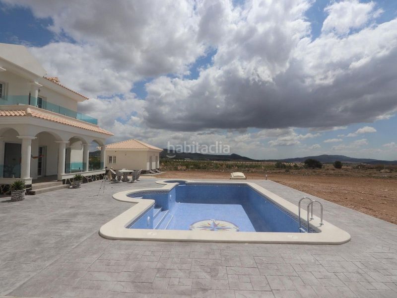 Foto f7e21e95-6d9d-42e7-a01d-9a639d5ced08. Casa amb aparcament a Pinoso