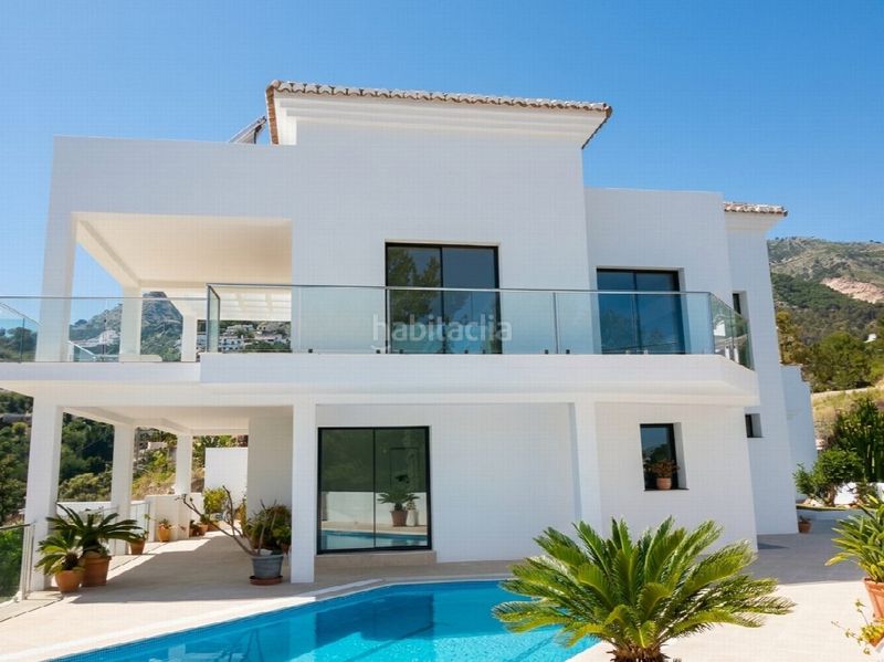 Foto 0169dfce-279e-4493-b624-3f482e4fd721. Casa amb aparcament a Las Flores Mijas