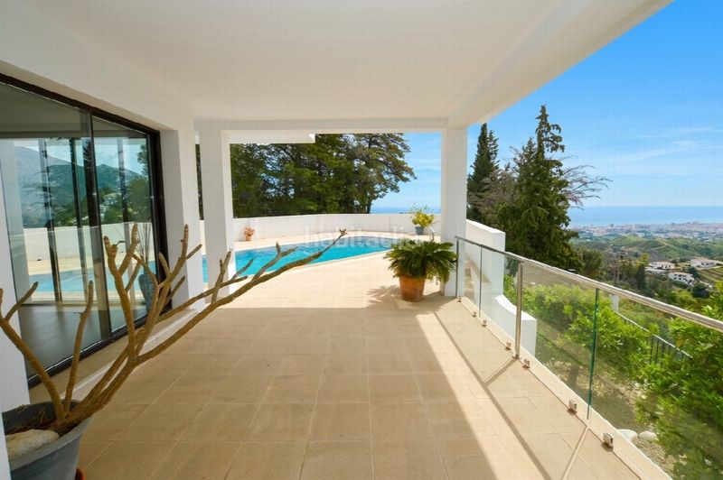 Foto 09737f92-91ff-44db-8464-269081fc33e0. Casa amb aparcament a Las Flores Mijas