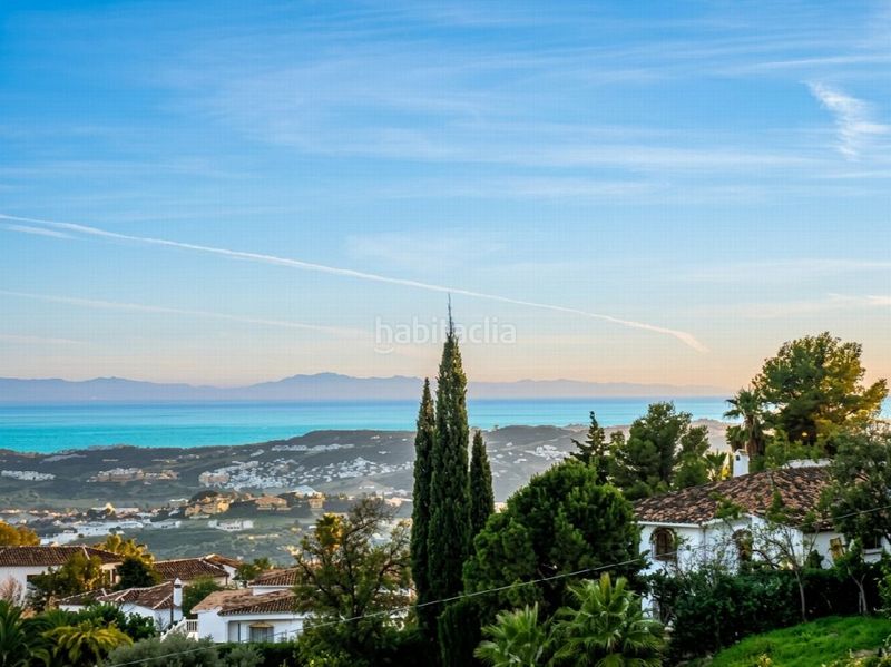 Foto 19c5a8ad-172a-4dbd-b6c5-90e3270868e3. Casa amb aparcament a Las Flores Mijas