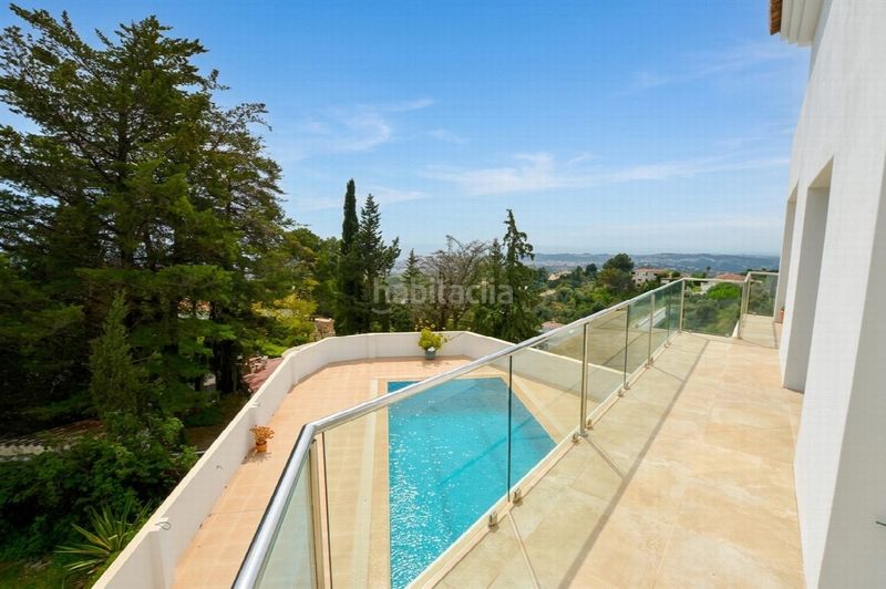 Foto 19eb5312-142f-4e60-8a8d-a4ce393eebd4. Casa amb aparcament a Las Flores Mijas