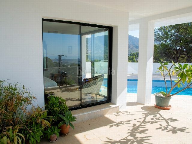 Foto 337555dd-1ee2-43fd-a0e3-7184b0c93822. Casa amb aparcament a Las Flores Mijas