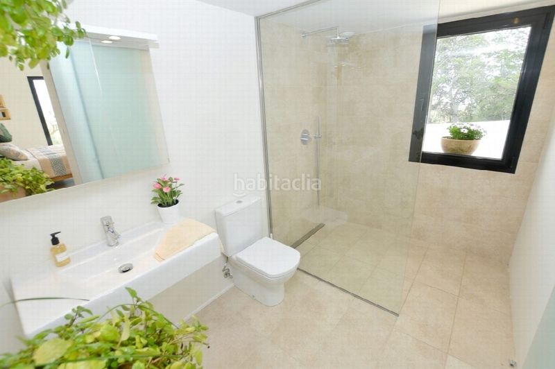 Foto a04bad6d-5c98-4420-a473-866f019a7d06. Casa amb aparcament a Las Flores Mijas