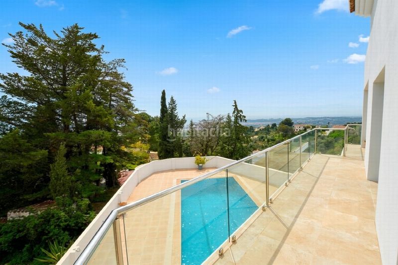 Foto bae86e2c-6f6c-4bd8-bbd4-fd66934e06b0. Casa amb aparcament a Las Flores Mijas