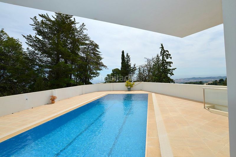 Foto bf1d3dae-0f56-4e6b-8495-898936038920. Casa amb aparcament a Las Flores Mijas