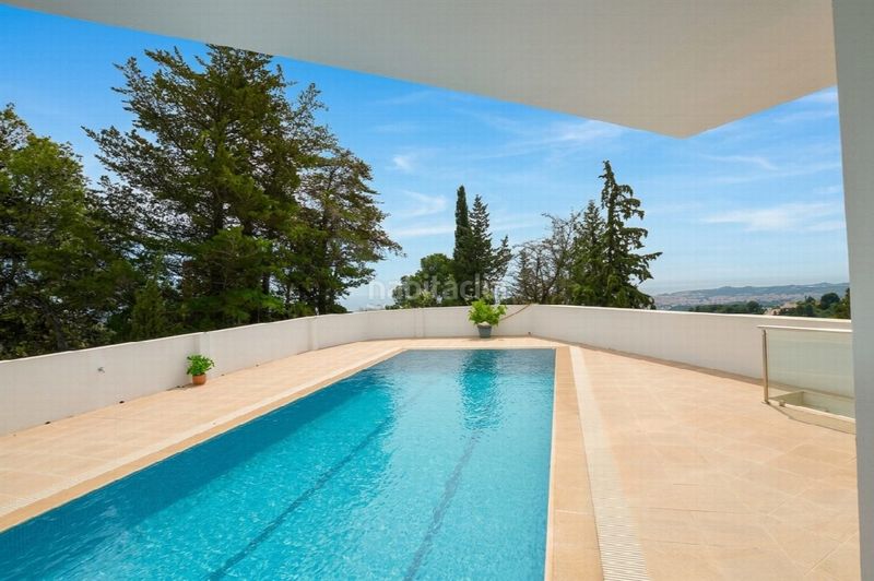 Foto caecb09e-f311-4b8c-b504-ae610b419680. Casa amb aparcament a Las Flores Mijas