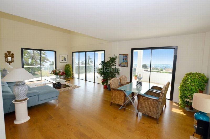 Foto ccd5ea0e-b55f-4119-babb-9444b74ae597. Casa amb aparcament a Las Flores Mijas