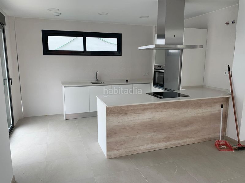 Foto c2be225d-8f24-4bf2-b0e2-e547cd708216. Casa adossada amb piscina a El Castillo Manilva