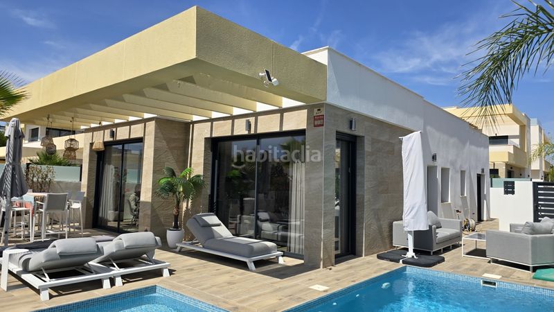 Foto 2ee1cc24-0860-47a8-9eeb-31952a895b23. Casa amb piscina a Almoradí