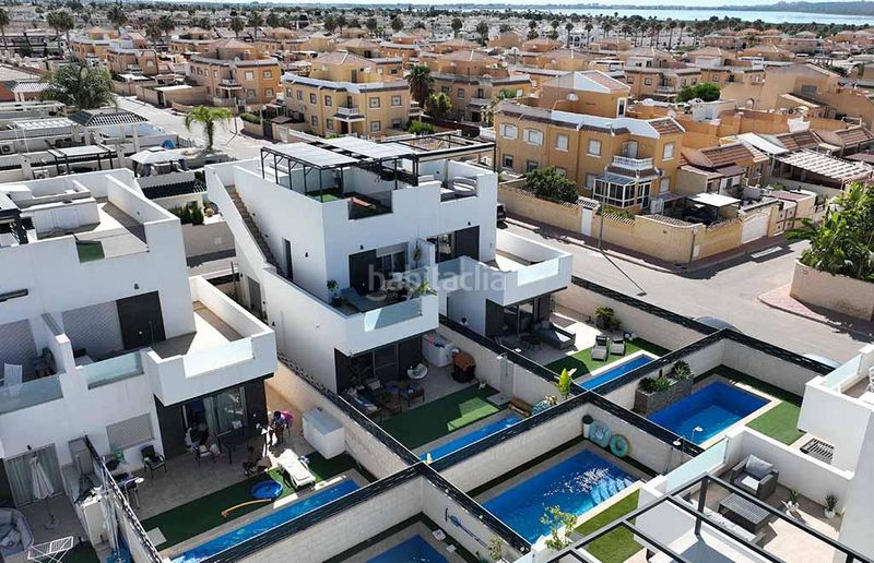 Foto a1efc783-8c85-4d0c-b52b-0c3fc7e3d56f. Casa adossada amb aparcament a Almoradí