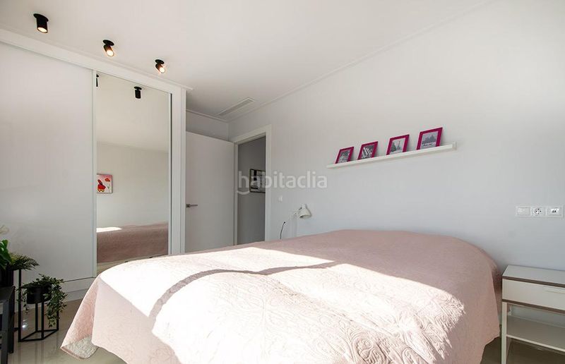Foto abe75d53-6cc0-4b85-ab8b-d2d386153f13. Casa adossada amb aparcament a Almoradí