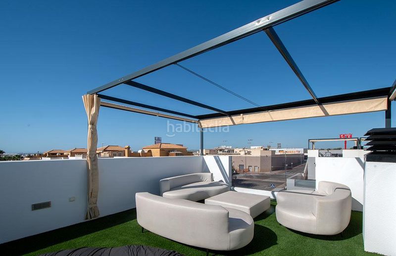 Foto e38d40fe-a8a0-4763-a99d-f38007391b08. Casa adossada amb aparcament a Almoradí