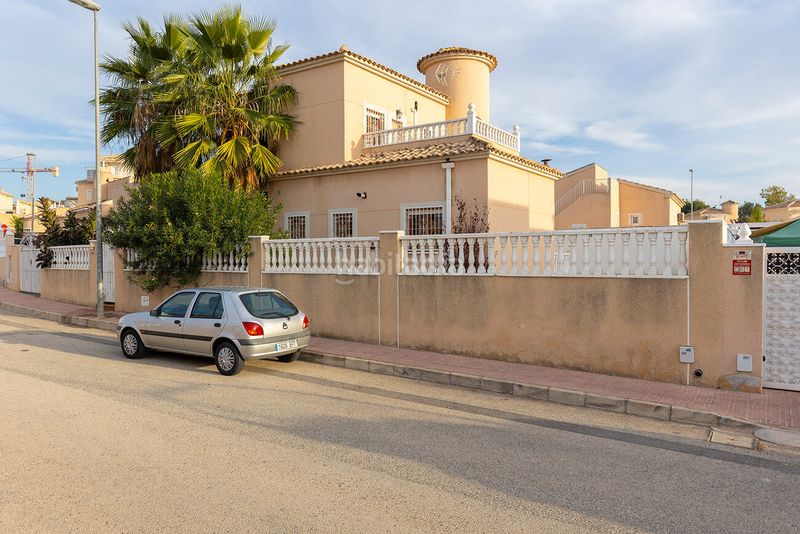 Foto 63d51f95-e396-4387-a6a2-98fc27185ff0. Casa amb piscina a Almoradí