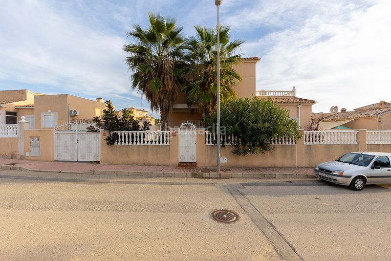 Foto 81da31fc-7d86-4cb6-b933-9940e6392333. Casa amb piscina a Almoradí