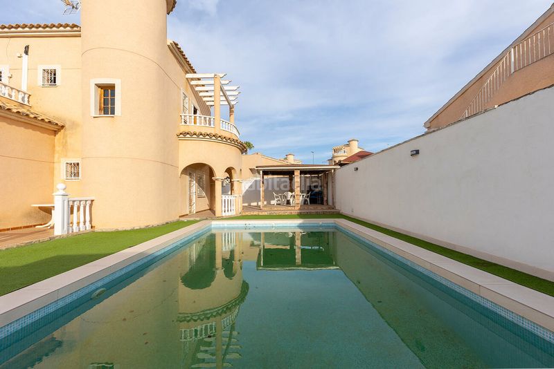 Foto 99454fdd-7bda-44e8-a066-e74071662ab9. Casa amb piscina a Almoradí