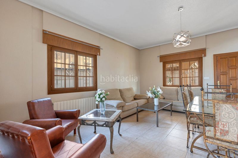 Foto a7fa2c89-9018-46f5-9bf5-650a6b8d8fd5. Casa amb piscina a Almoradí