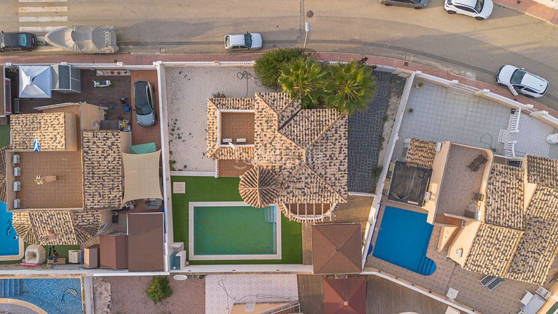 Foto b2f44aa4-c035-4f17-a415-a42ce6fac1c7. Casa amb piscina a Almoradí
