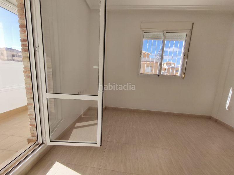 Foto 6cab3570-33a3-4184-b474-6d89e9e0b7d2. Casa adossada a Rojales