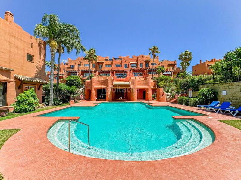 Foto 4f08a0f0-d3d1-4d8d-9d7d-b18dc7f04c64. Casa adossada amb piscina a Chullera Manilva