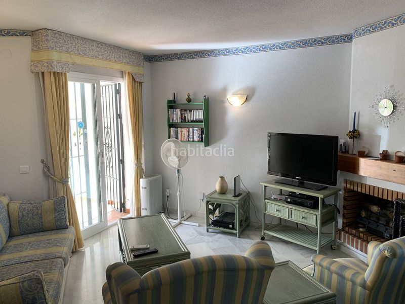 Foto b0c237a8-817f-486d-84d1-4acc0fe015de. Casa amb aparcament a Rojales