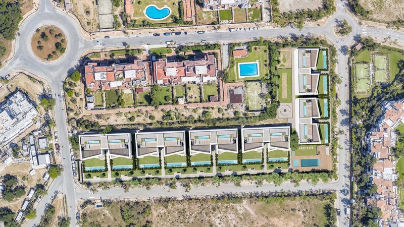 Foto b0d5bdc8-9941-4ffe-9ed5-7a367f0aada7. Apartament amb aparcament a El Velerín Estepona