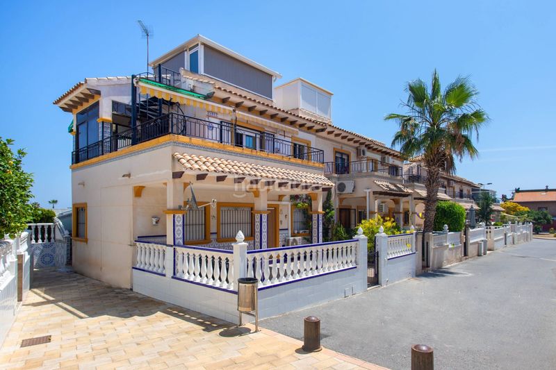 Foto aae0cad9-8254-4941-b434-0b453f6ff545. Casa a Punta Prima Orihuela
