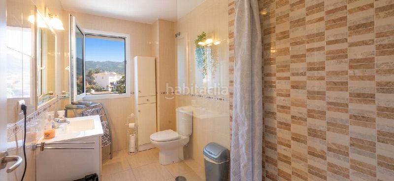 Foto fde97ba8-177f-4b32-9c1c-b67364dc10b5. Casa a Las Flores Mijas