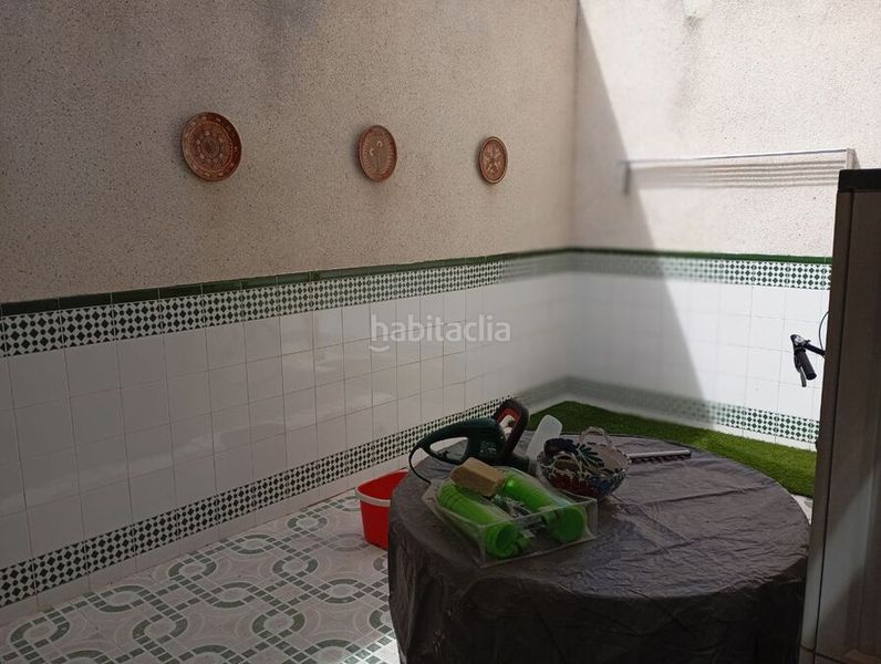 Foto 61606b51-7b1c-4b3e-9cc8-71ee1235cbfc. Casa adossada a Daya Nueva