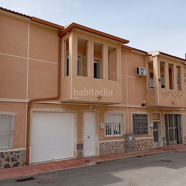 Foto 9e265c62-6e4f-446e-a299-b9eff347872b. Casa adossada a Daya Nueva