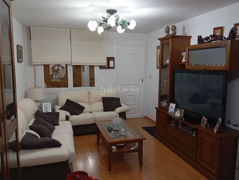 Foto a31037d0-e0e4-4c65-a7d1-b9898794d57a. Casa adossada a Daya Nueva