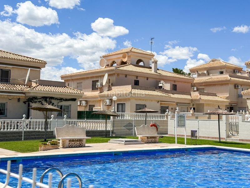 Foto c1547eff-e974-4d56-b450-6f6a537f5e71. Apartament a Playa Flamenca Orihuela