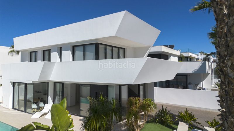 Foto 7b26bdc7-1f4f-4ce5-9df3-b322f8043486. Casa amb aparcament a Rojales