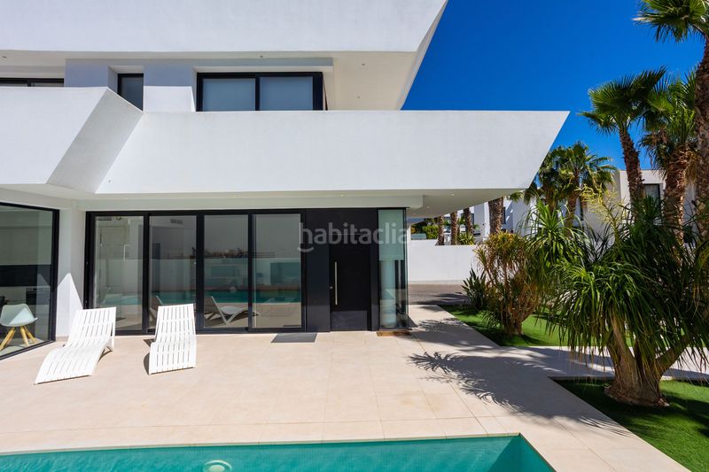 Foto b1d5715f-970b-49a7-bd4e-791d5162638e. Casa amb aparcament a Rojales