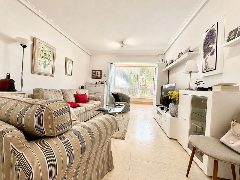 Foto c26920f8-0976-4b29-b6fc-11611133c0ee. Apartament amb aparcament a Los Europeos Torrevieja
