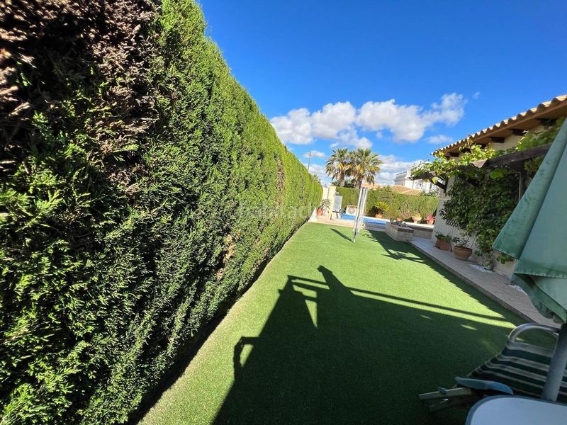 Foto 2774c6ee-cffd-4e23-aeb0-8403b0db19e8. Casa amb aparcament a Cabo Roig Orihuela