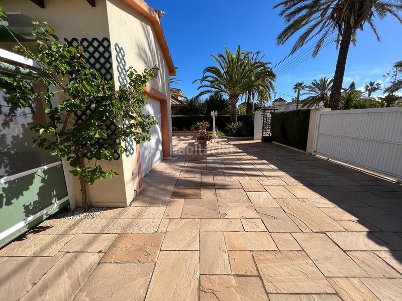 Foto 68541839-f4a5-47fd-ad0a-f72e9f12c45e. Casa amb aparcament a Cabo Roig Orihuela
