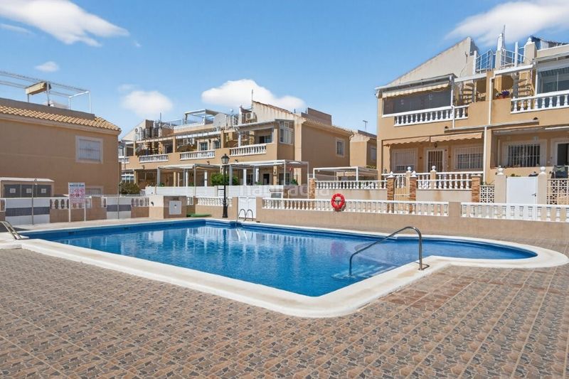 Foto cc0fac41-0569-4c39-abcd-e57fc855bff3. Casa adossada a Parque de las Naciones Torrevieja