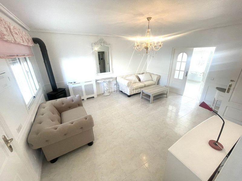 Foto aa9f6189-cb9a-4091-b433-e7e12fc99a62. Casa amb aparcament a Benijófar
