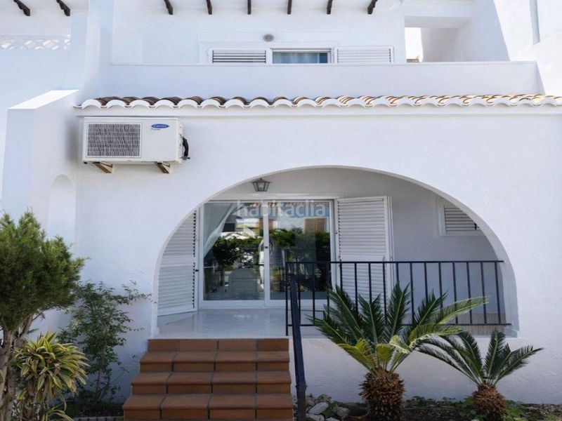 Foto bc263566-0ba3-472d-a907-3d4928d2af7a. Casa adossada amb aparcament a Rojales