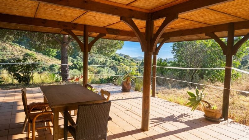 Foto d1f7c153-96cd-484b-b1e7-3be02f4fdd6e. Casa a Las Flores Mijas