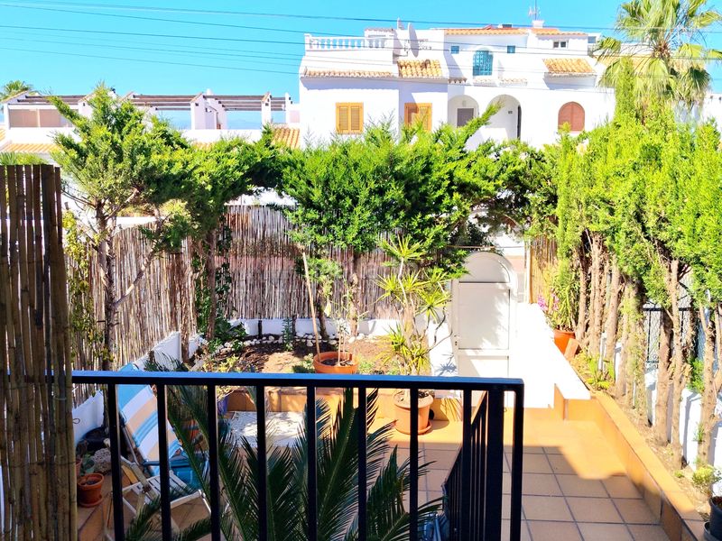 Foto bfa77f0d-a88a-44a8-9aaa-120252468387. Casa amb aparcament a Rojales