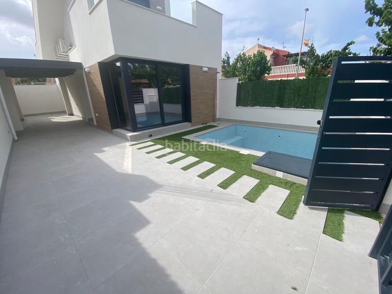Foto dbd11293-7de5-4fdf-bef6-b3854568b4a5. Casa amb piscina a Centro Alcázares (Los)