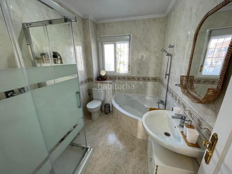 Foto b55769e9-276c-4610-b814-e2d410c48a50. Casa adossada a Almoradí