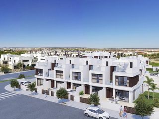 Casa adossada a El Pinar de Campoverde